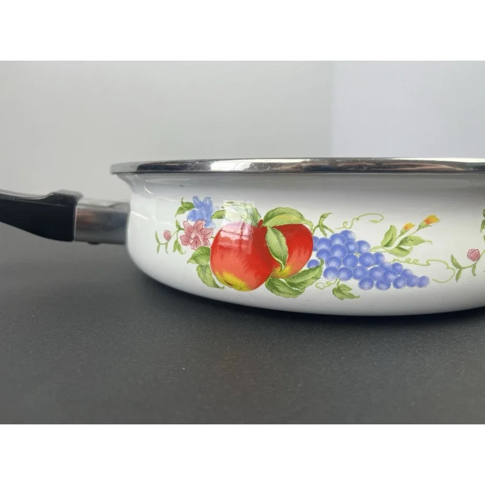 Vintage MCM Enamelware Skillet Vibrant Fruit‎ Pattern Apples 🍎Grapes 🍇 9 Inch